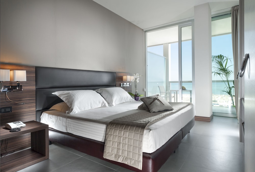 Waldorf Suite Hotel 10/47
