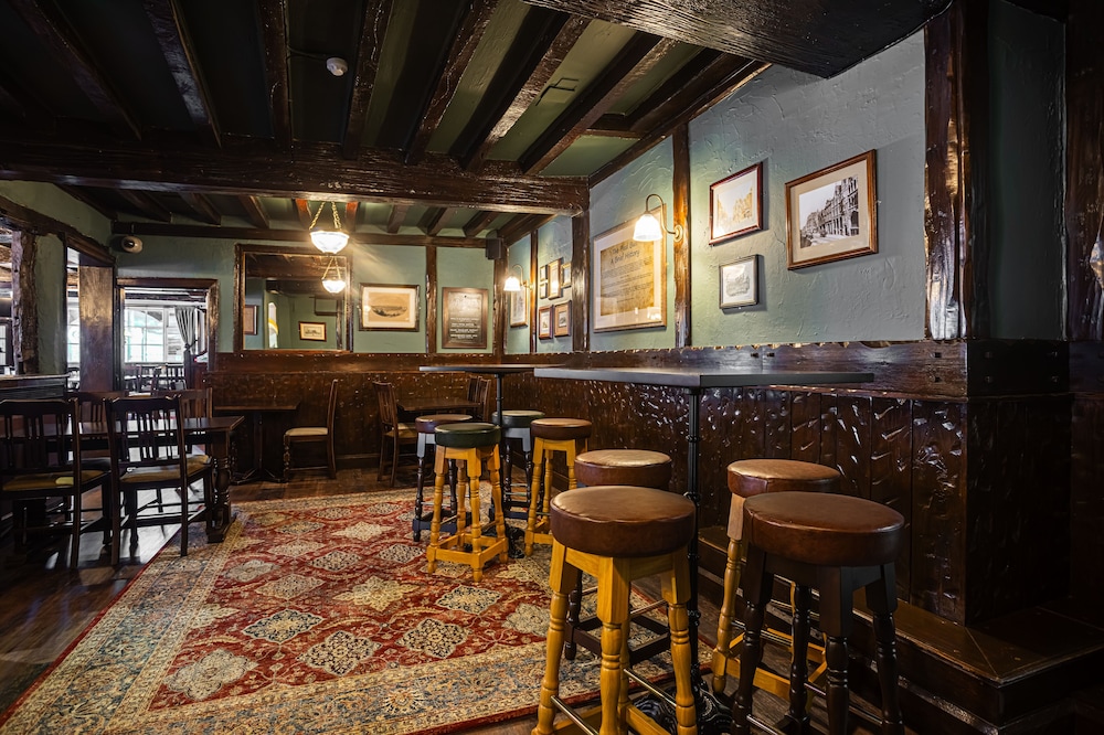 The Pied Bull 36/45