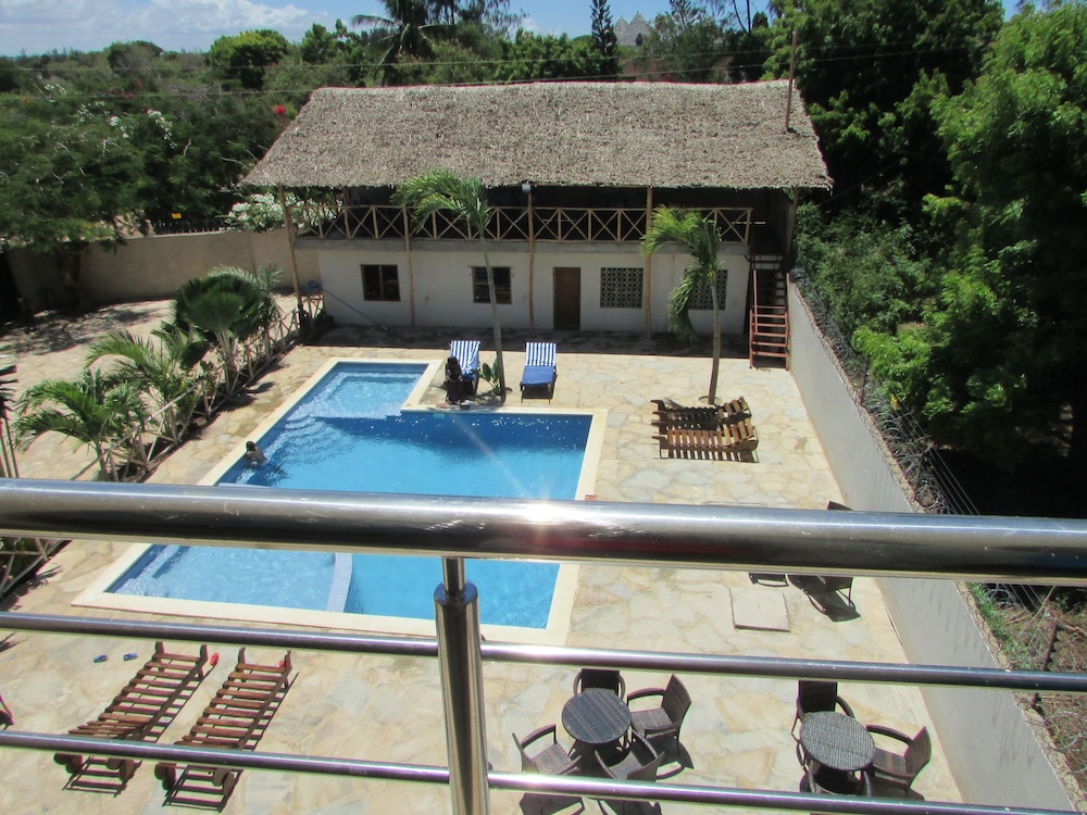 Retro Boutique Hotel Limited 38/42