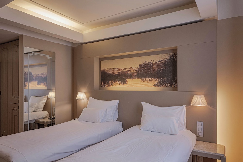 Opera Hotel 14/50