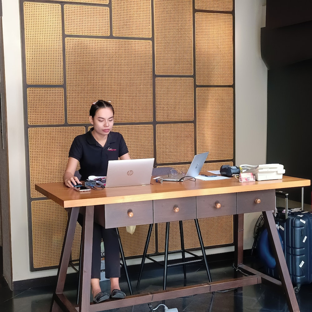 Uno Express Asoke Sukhumvit Bangkok 55/67