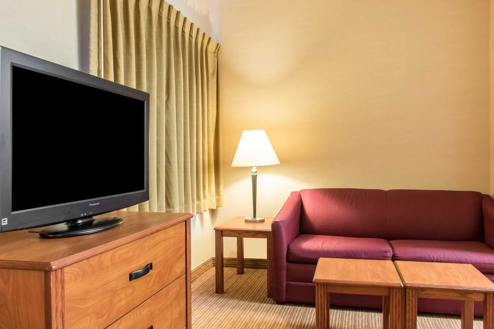 MainStay Suites of Lancaster County 32/42