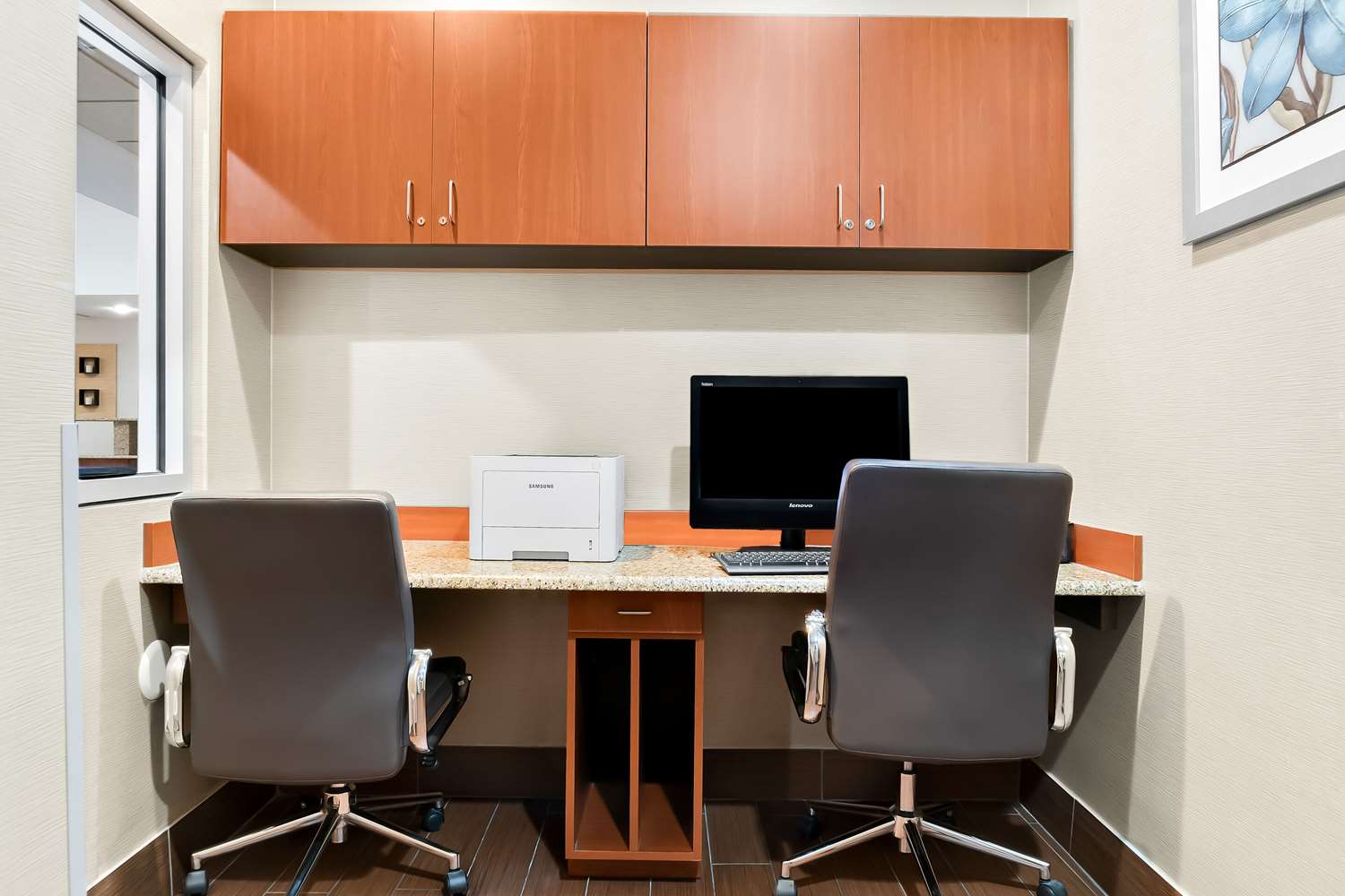 Holiday Inn Express & Suites Southfield - Detroit 7/11