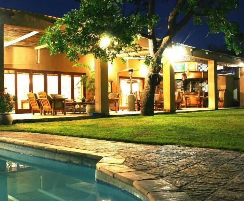 Lion Tree Top Lodge 26/36