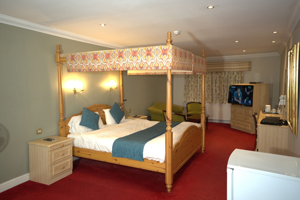 CONSORT HOTEL 16/51