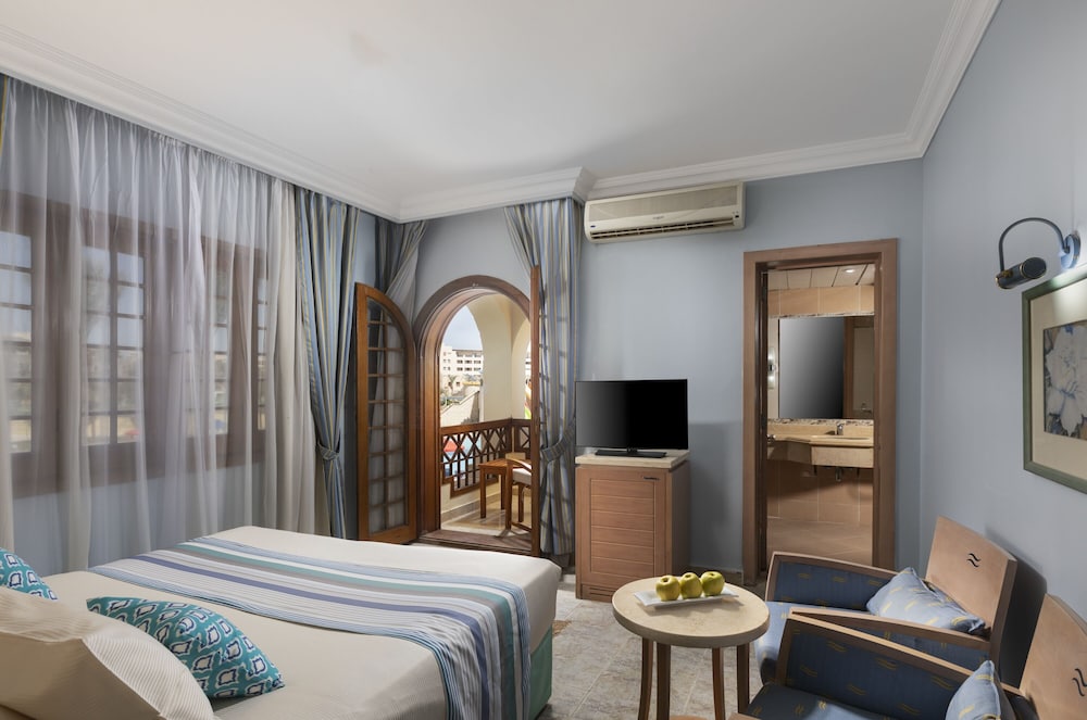 Royal Lagoons Aqua Park Resort And Spa 11/50