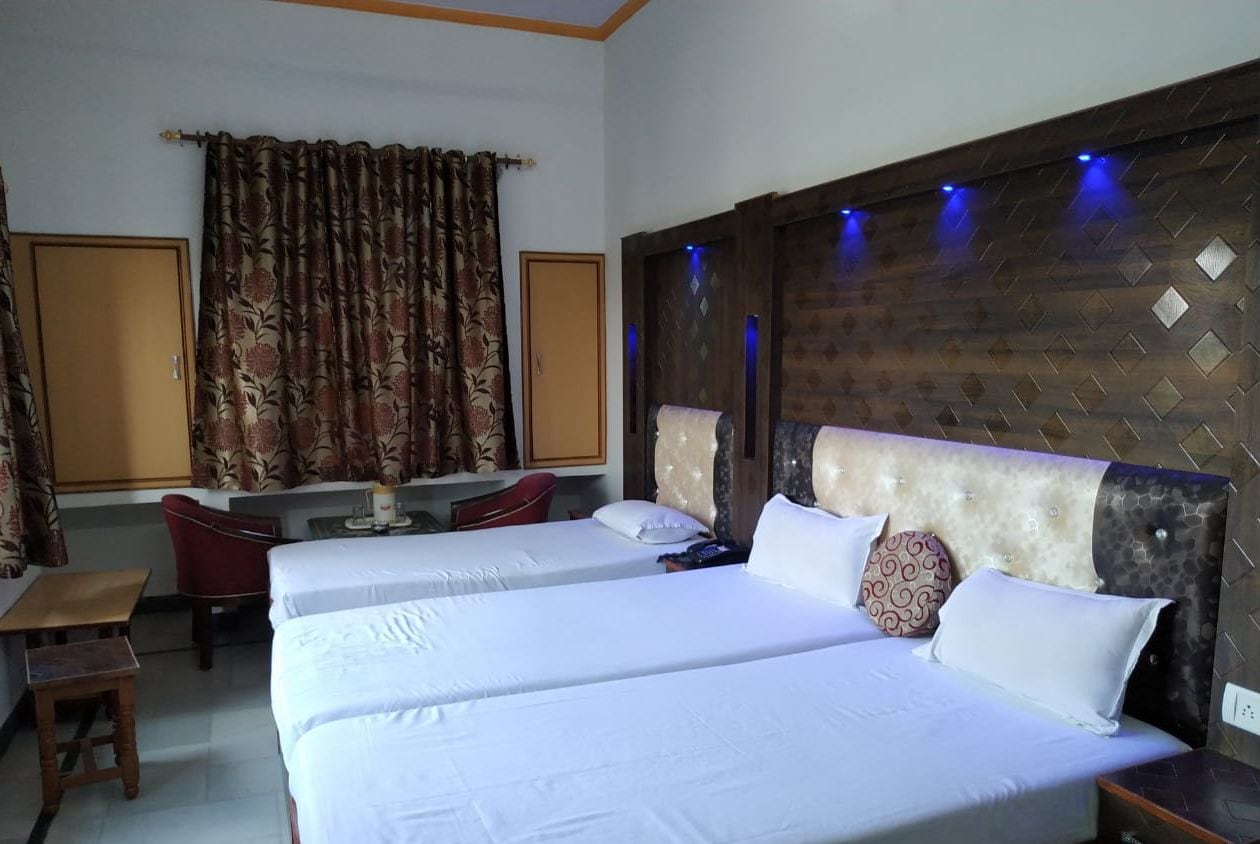 غرفة قياسية بسرير كينج، TAJ PLAZA HOTEL 5/10