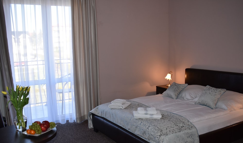 ROOM, TRIPLE