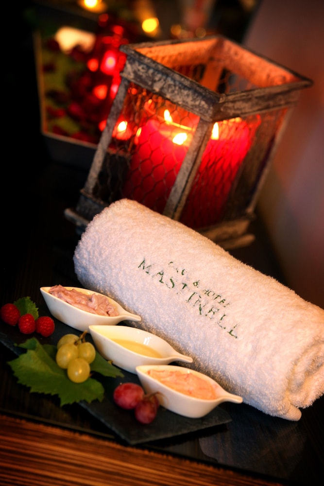 Cava Hotel Mastinell 54/68