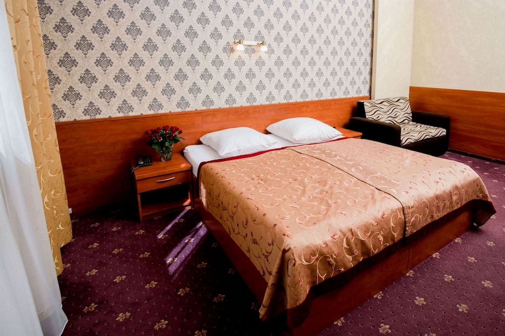Maksymilian Hotel 14/70