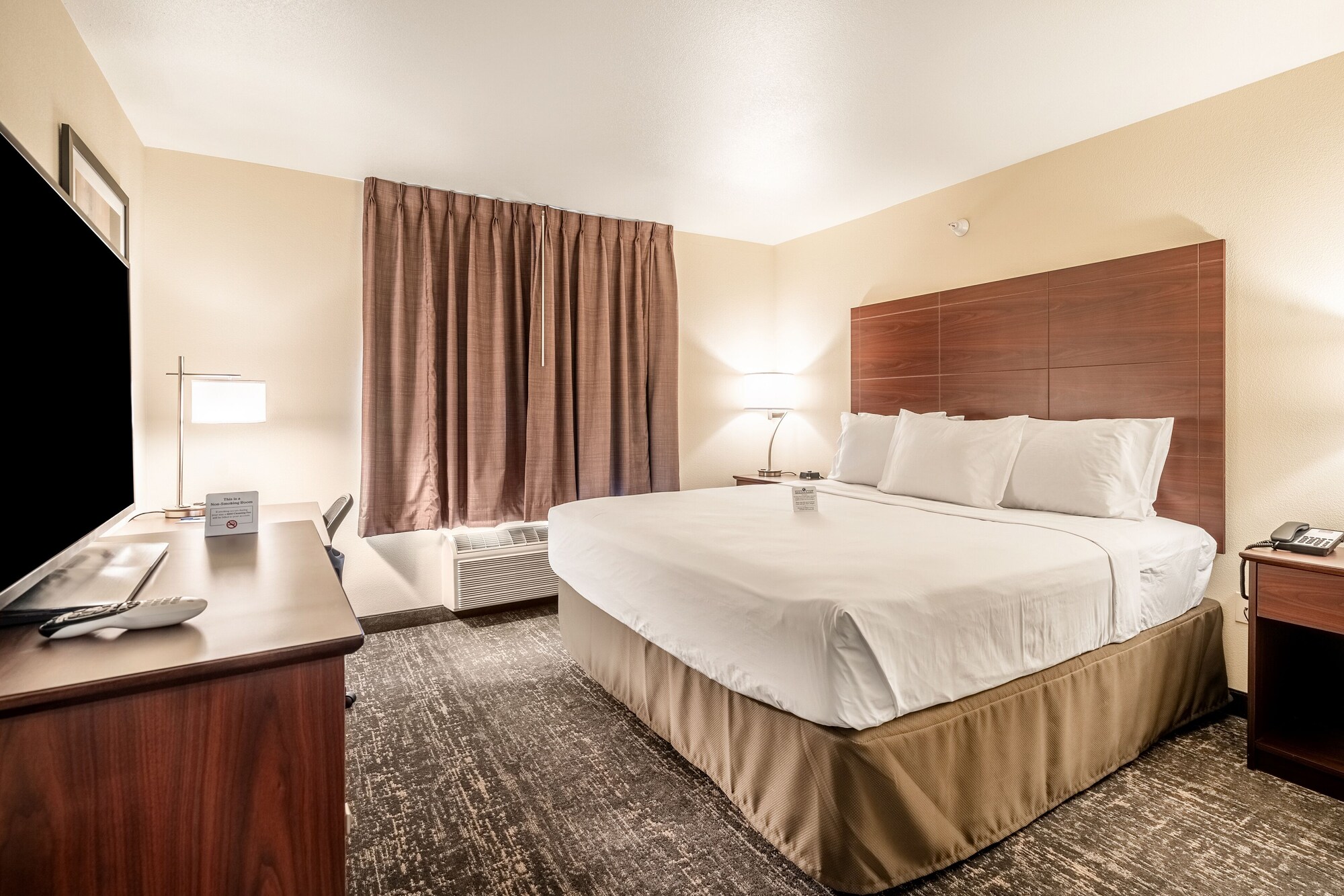 STUDIO, KING BED, SOFA, ACCESSIBLE