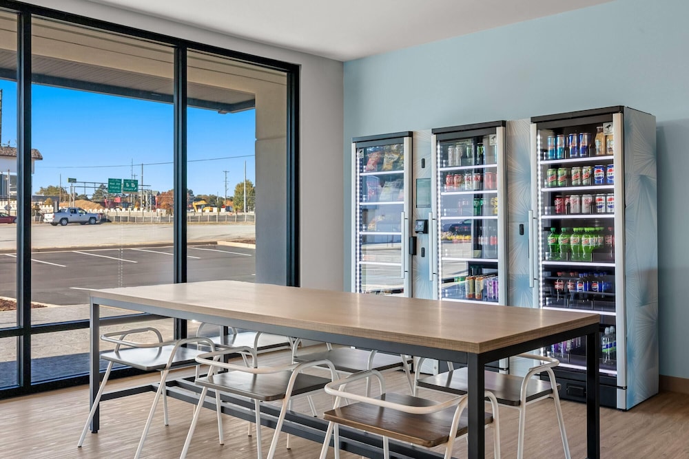ECHO Suites Extended Stay by Wyndham Conyers 24/37