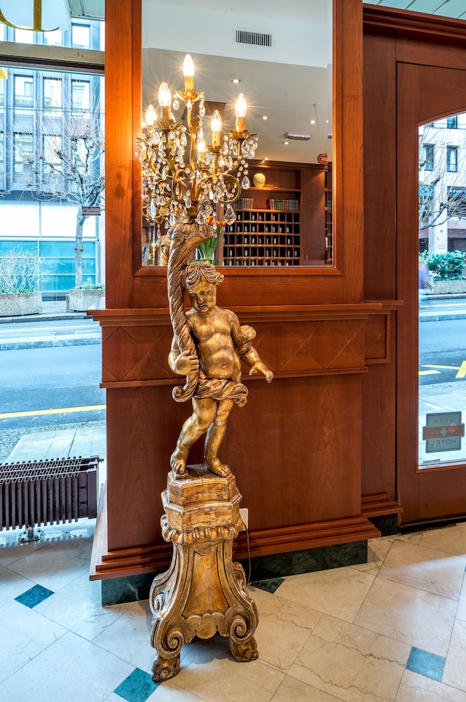 Diplomate Hotel 7/40