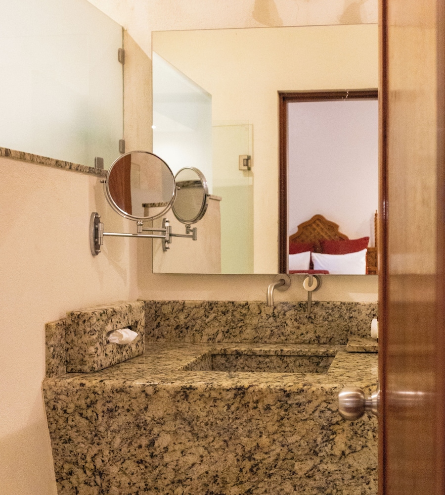 Hosteria Las Quintas Hotel and Spa 68/69