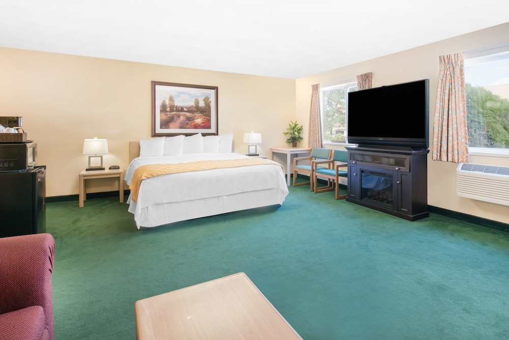 Days Inn & Suites by Wyndham Fargo 19th Ave/Airport Dome 10/26