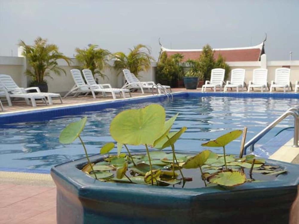 Rambuttri Village Inn Plaza 62/69