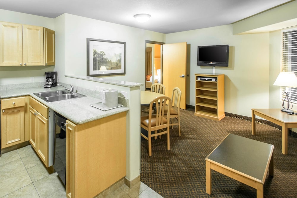 Comfort Inn & Suites Glenwood Springs On The River 24/27