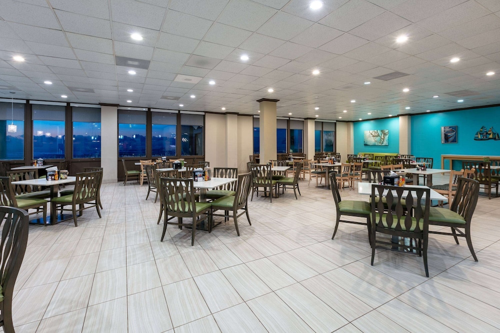 Wyndham Corpus Christi Resort North Padre Island 32/50