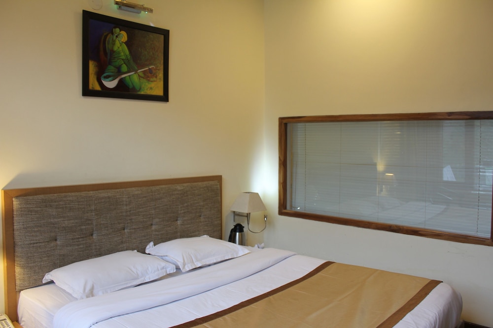 The Manali Inn 16/74