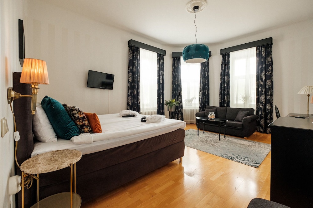 Badhotellet 6/50