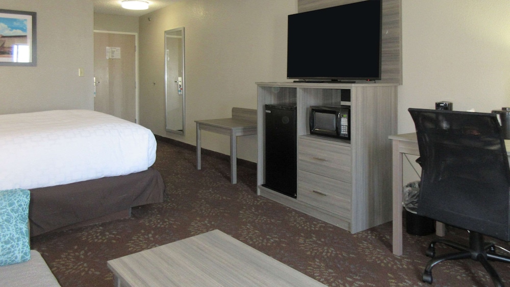 Clarion Pointe Evansville North 14/35