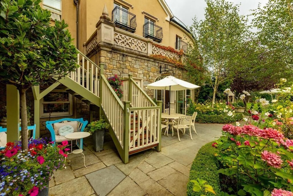 STEP HOUSE HOTEL 28/32
