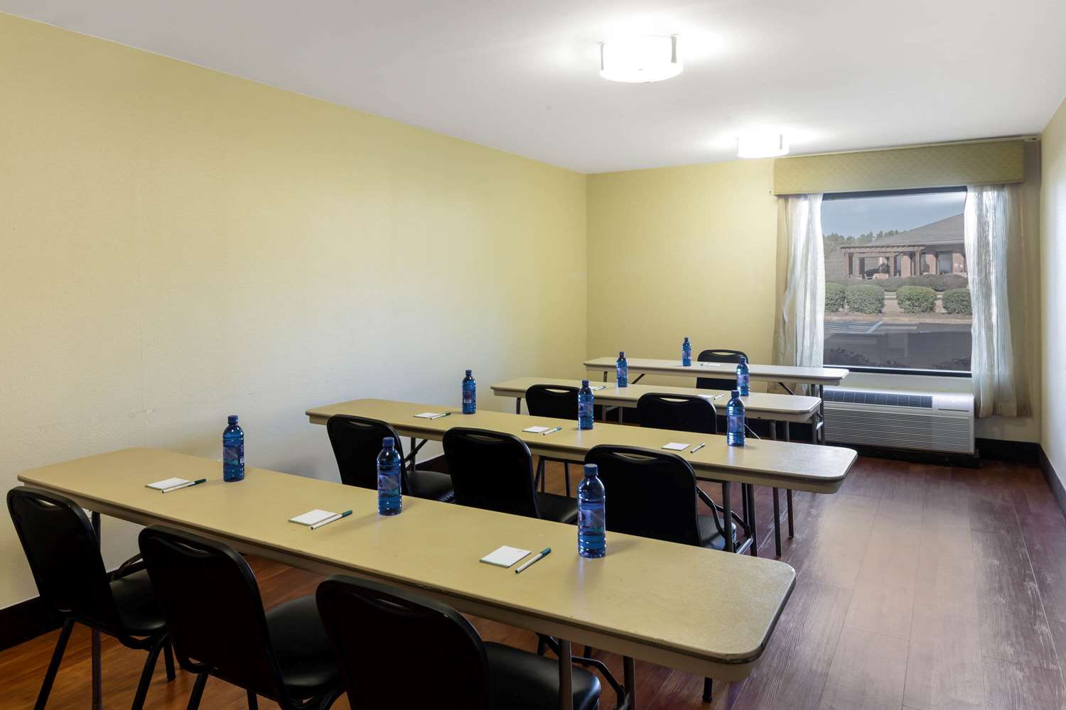 La Quinta Inn and Suites by Wyndham LaGrange / I-85 20/26