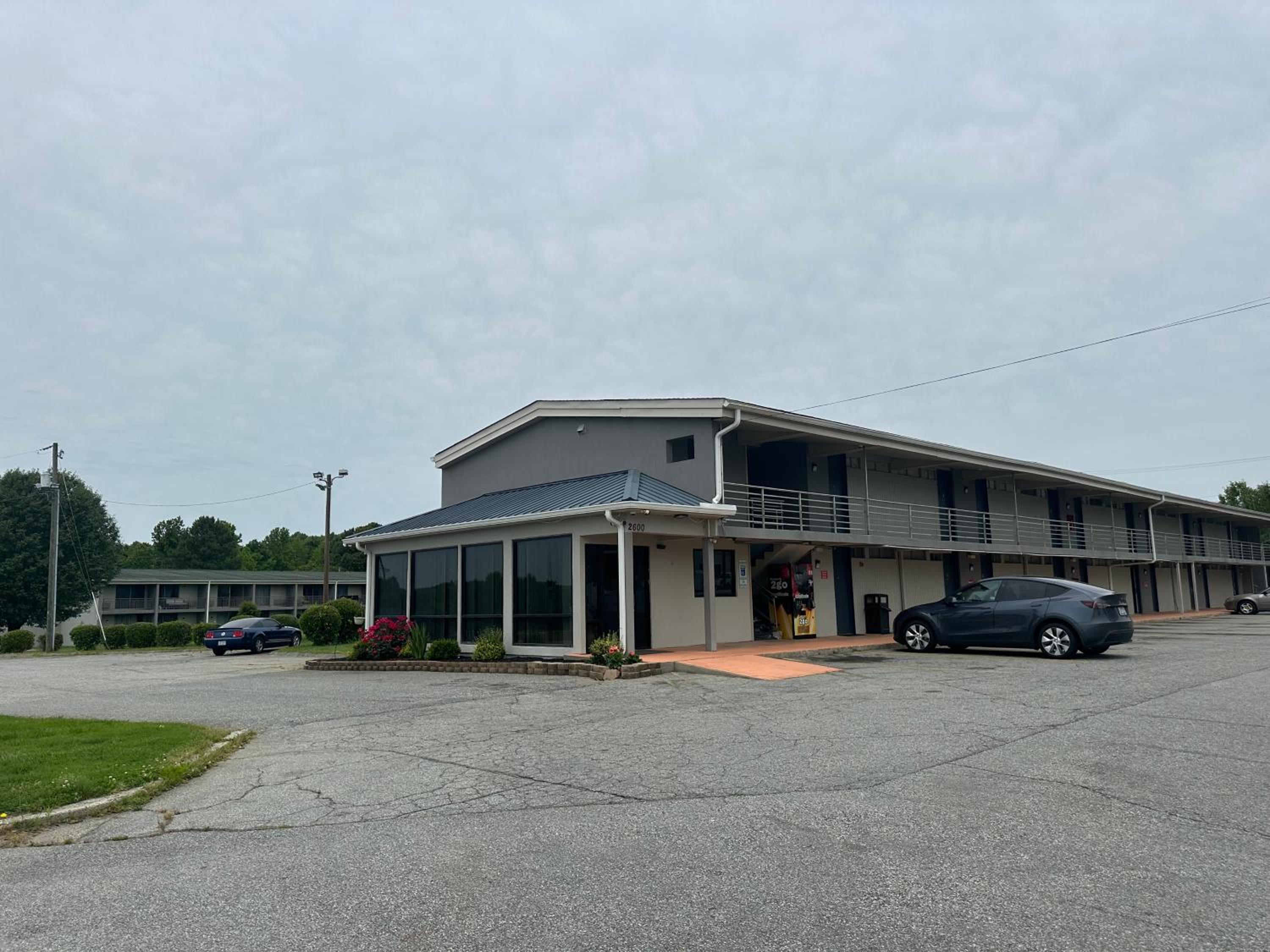 Amerihill Inn Suites Greensboro 29/41
