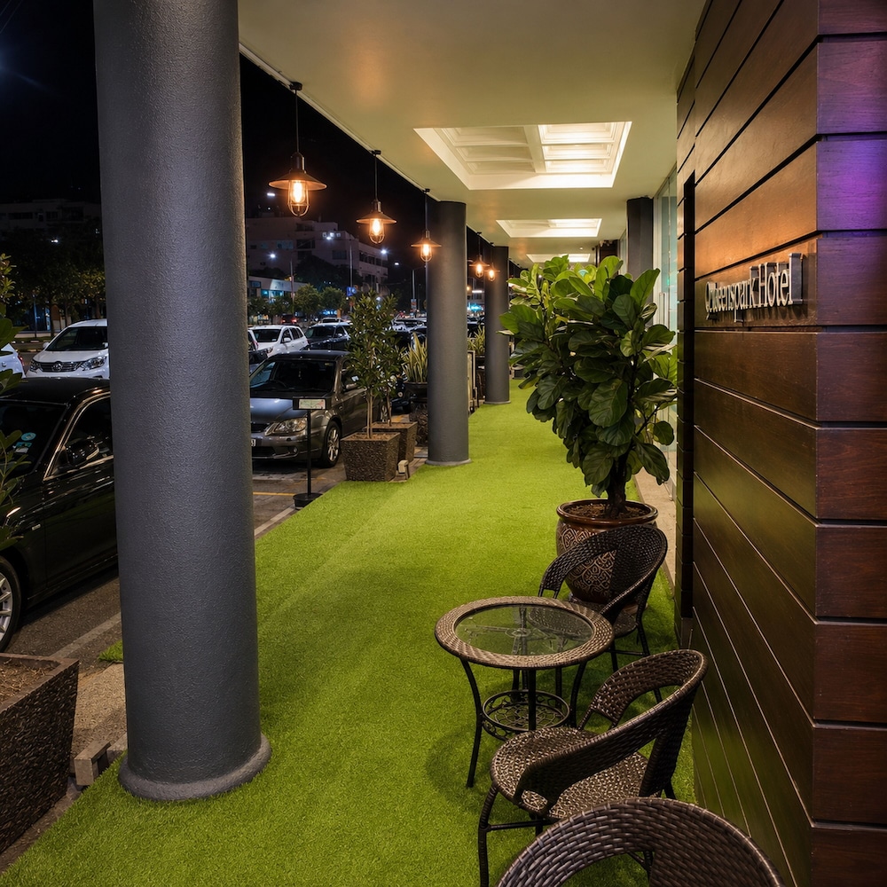 Desa Queenspark Hotel 41/77