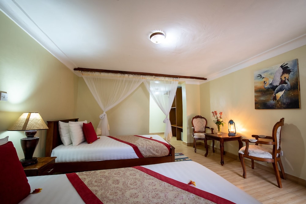 Crater Safari Lodge 4/50