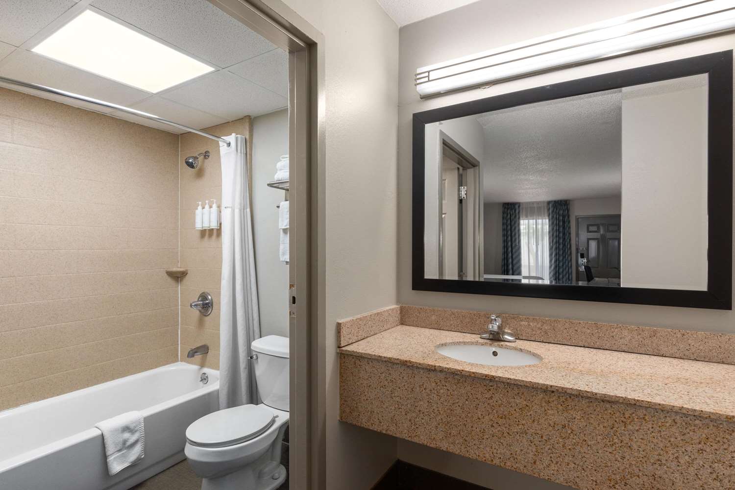 Days Inn By Wyndham Oak Grove/Ft. Campbell 29/32