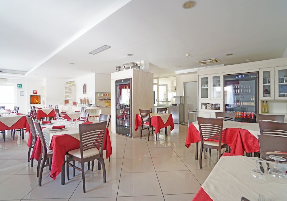 Pigalle Hotel 35/64