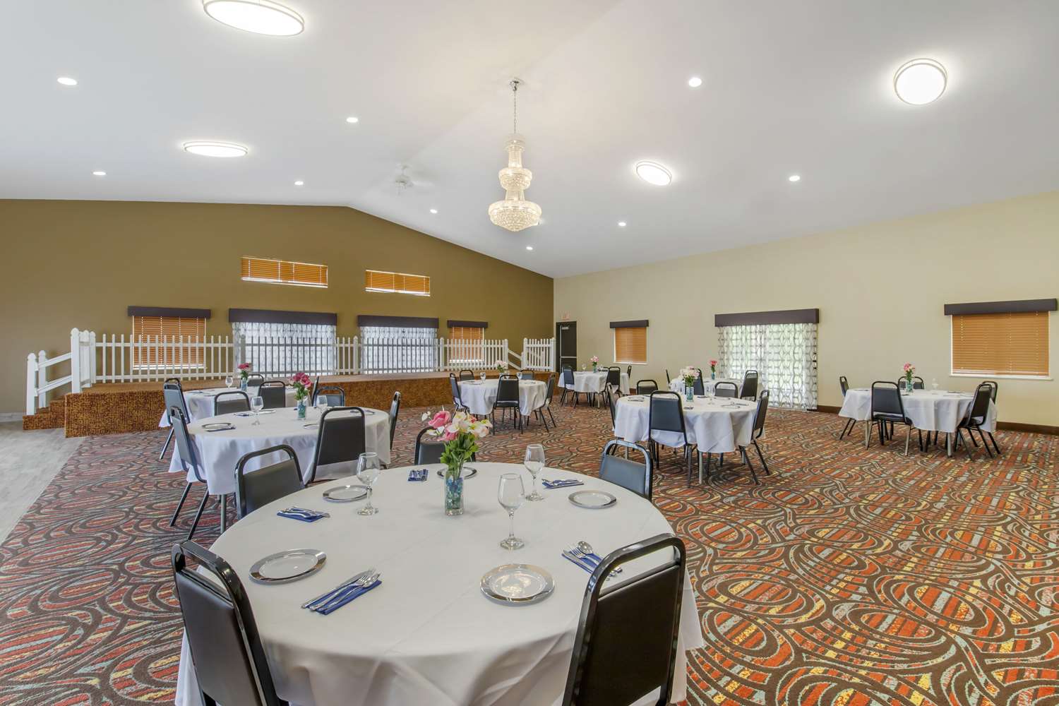 Comfort Inn & Suites New Lisbon 13/18