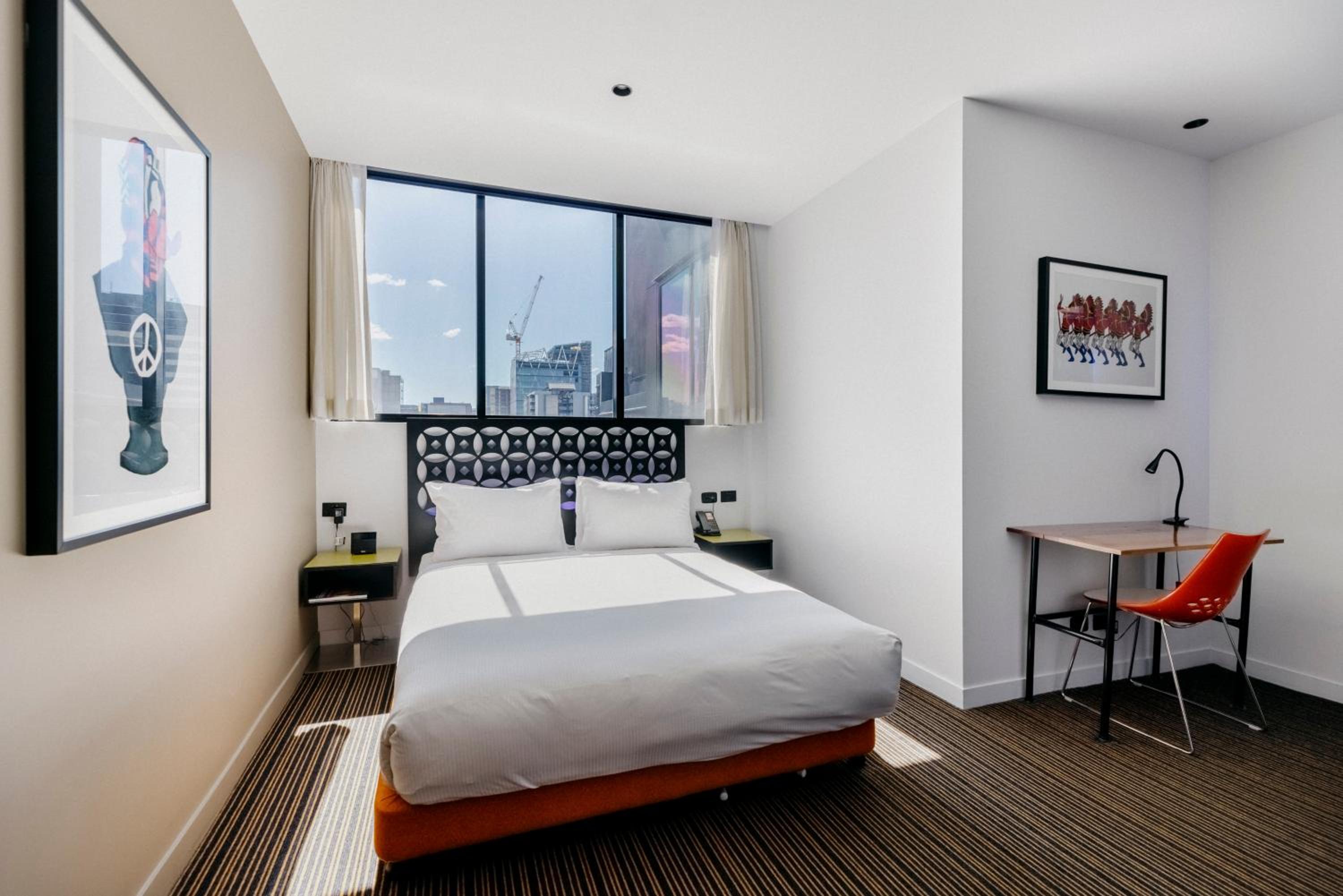 Room, Queen Bed, Urban View