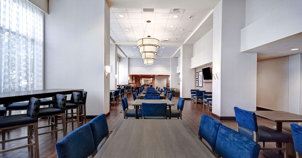 Hampton Inn & Suites Alexandria Old Town Area South 37/54