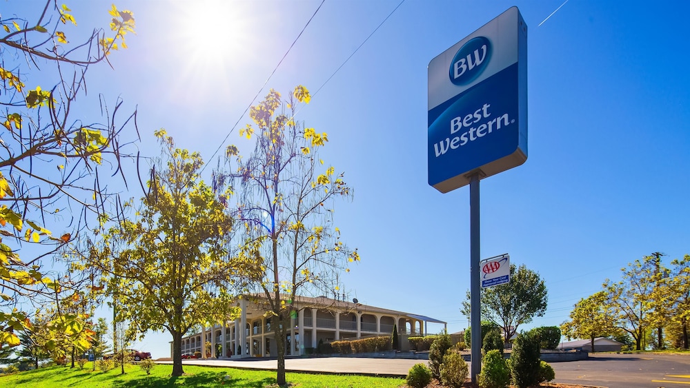 Days Inn by Wyndham Columbia Kentucky 2/52