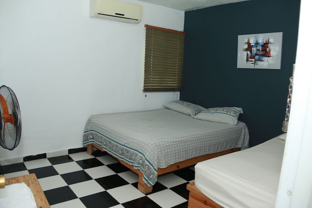 Aarony House Hotel 10/50