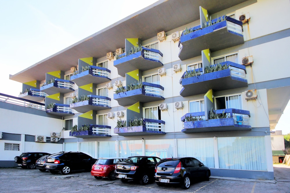 Cris Hotel 64/69