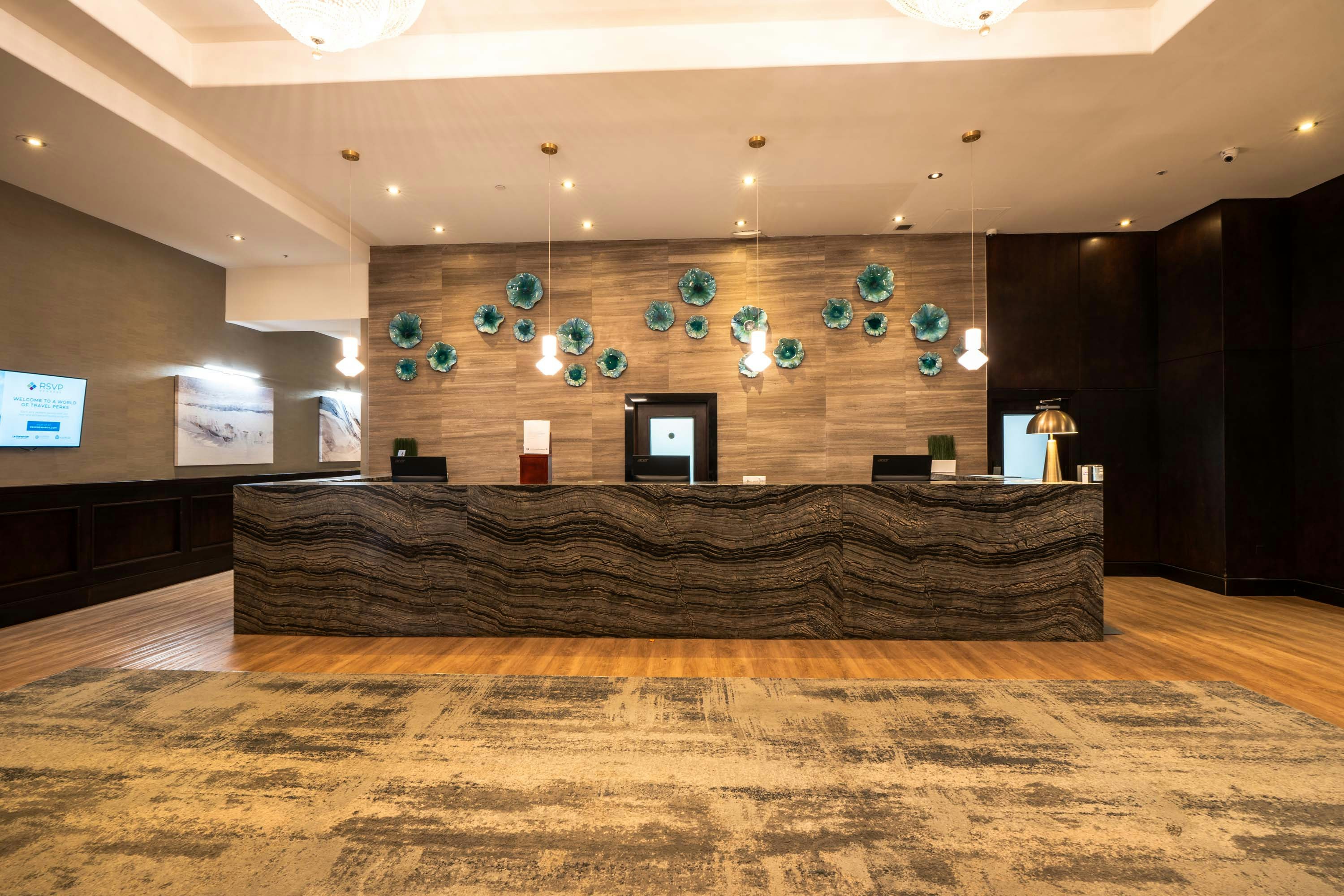 Sandman Hotel Vancouver Downtown 4/40