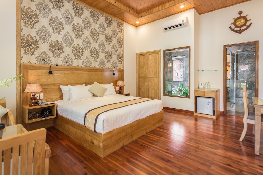DELUXE, BUNGALOW, KING BED, POOL VIEW