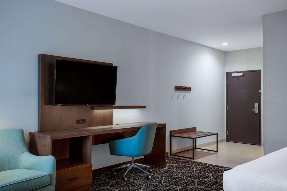 La Quinta Inn and Suites by Wyndham Centralia 39/50