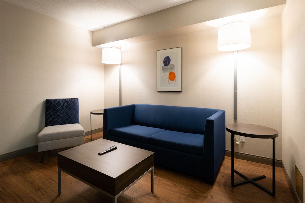 Holiday Inn Express Hotel Suites Kingston 43/72