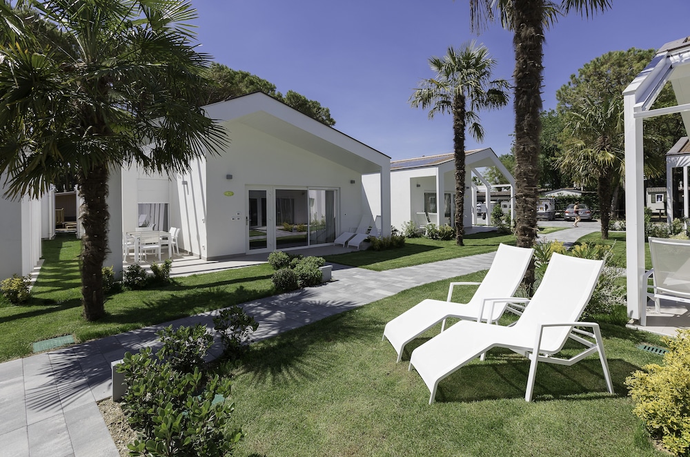 VELA BLU CAMPING VILLAGE 60/67