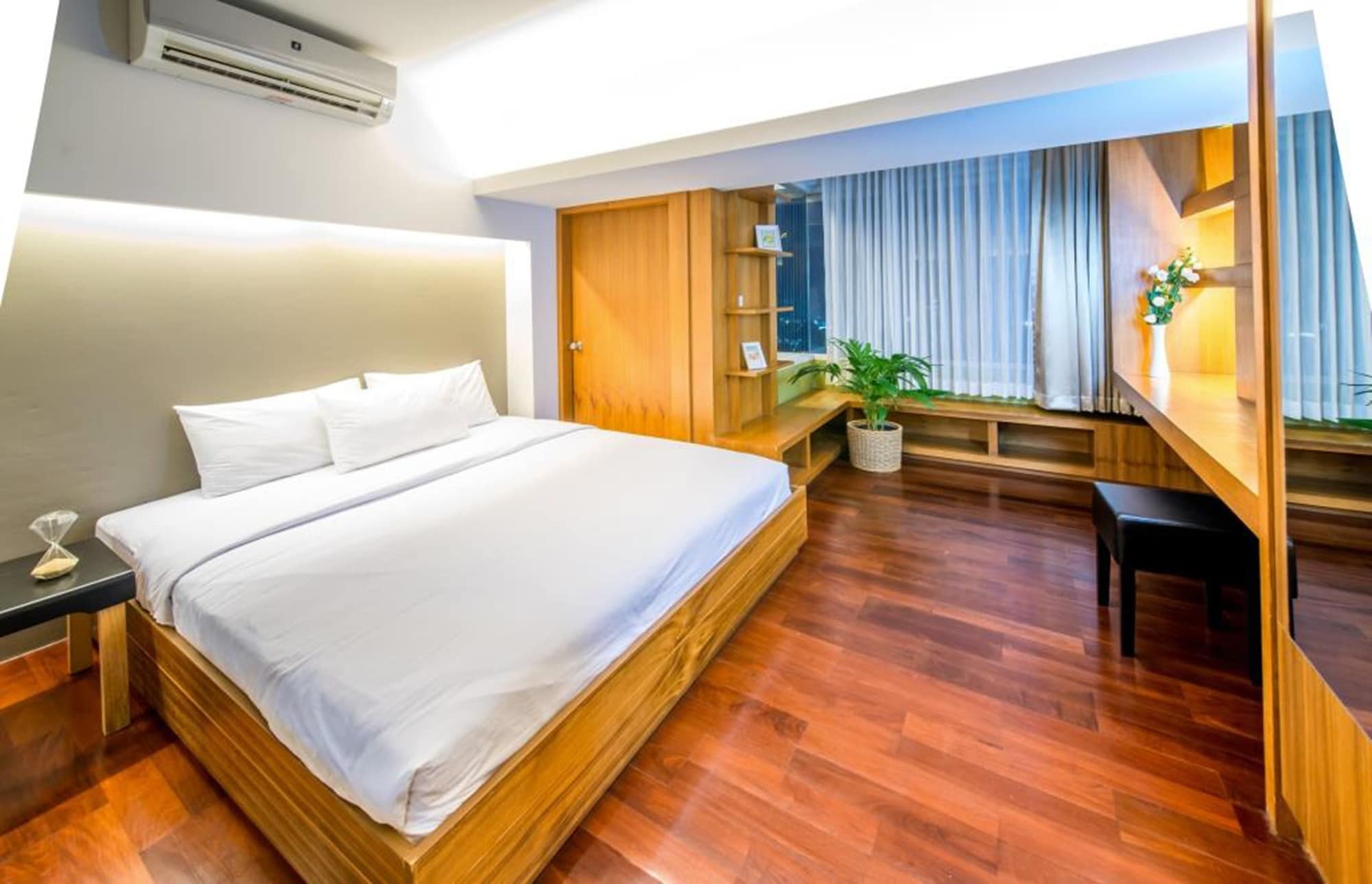 1 BEDROOM, PREMIUM, MOUNTAIN VIEW