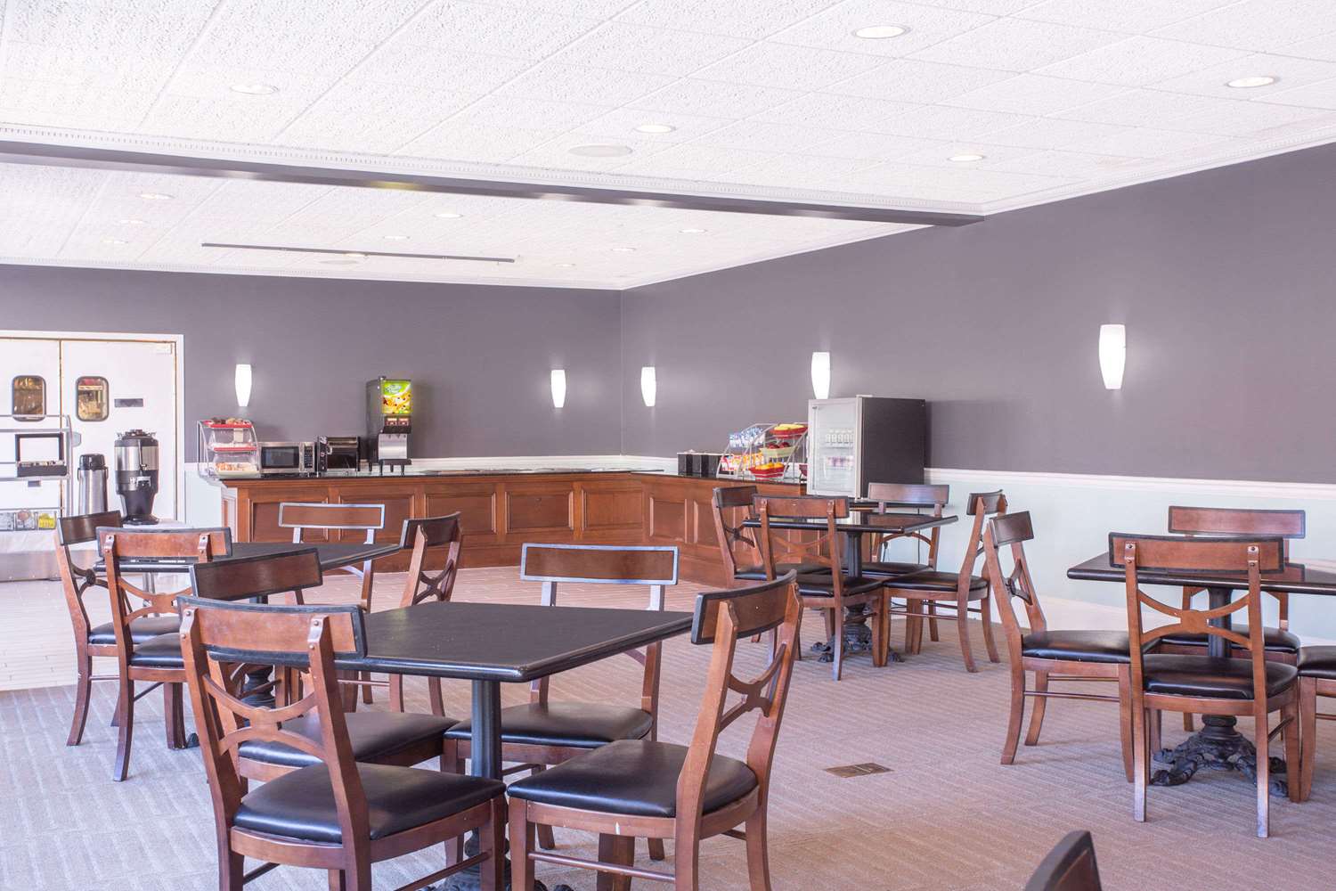 Hawthorn Extended Stay by Wyndham Conyers 33/40