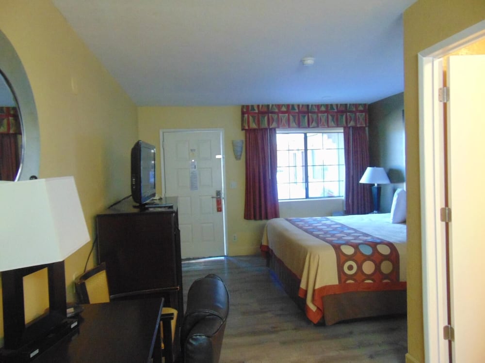 Super 8 By Wyndham Payson 10/17
