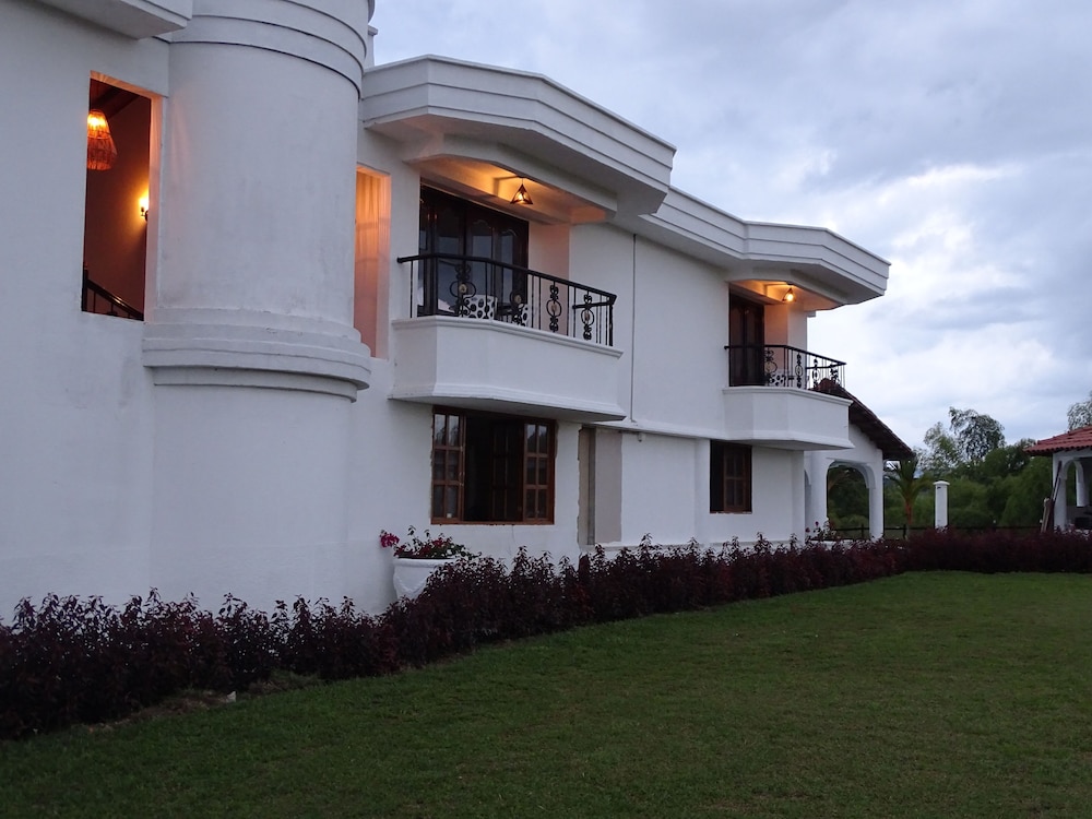 Hotel Palmas De Alcala 4/50