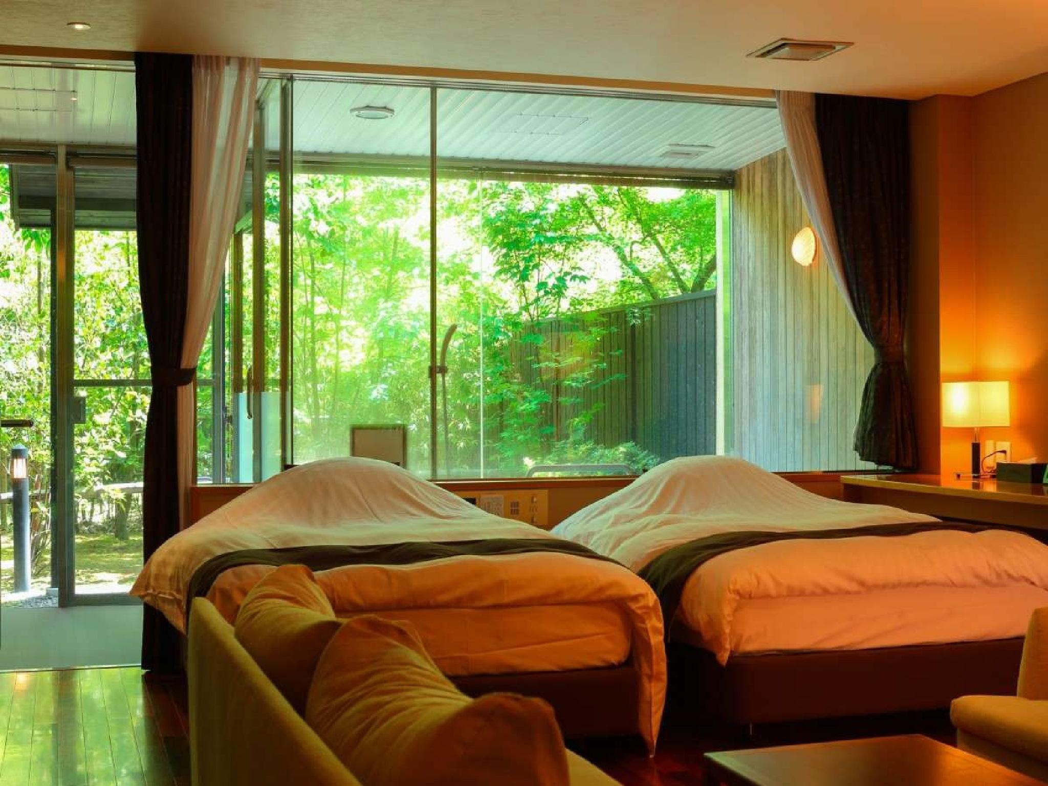 DELUXE, TWIN BEDS