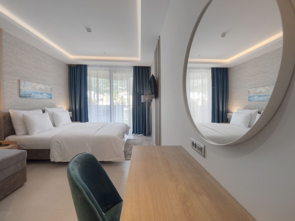 Hotel Montenegro Beach Resort 30/81