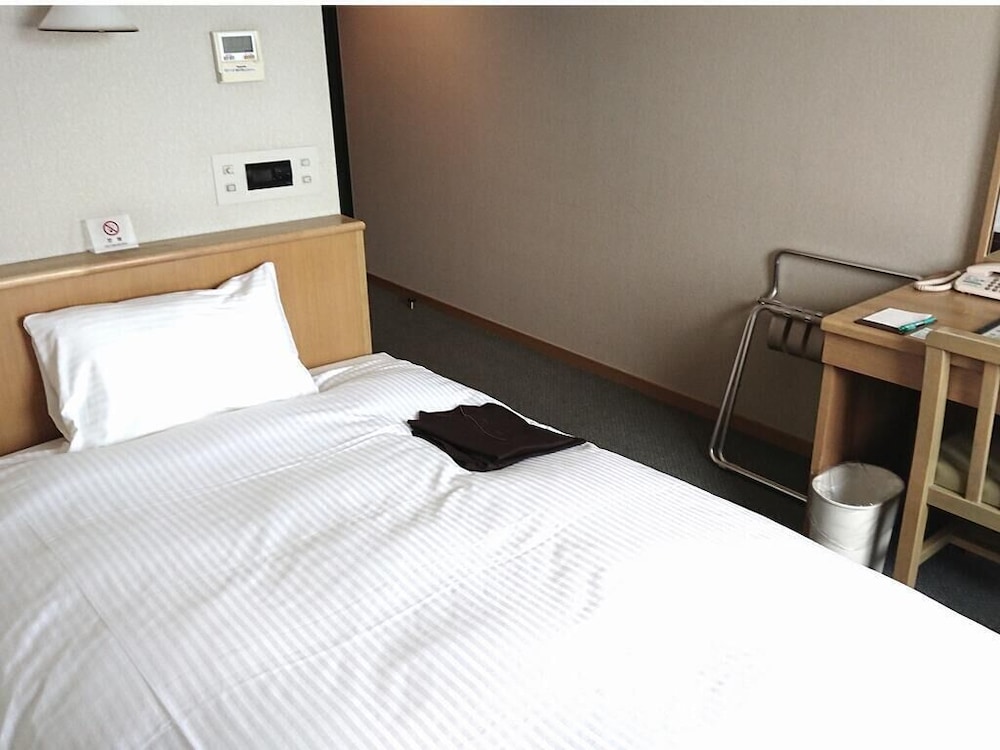 Island Hotel 13/60
